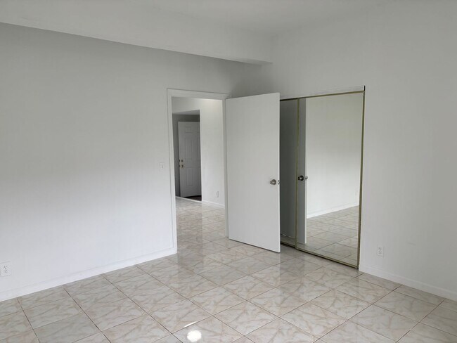 Building Photo - OAHU9366 - Keep all tenants MTM - Owner ma...