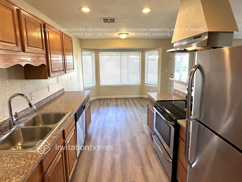 Building Photo - 1802 W Oraibi Dr