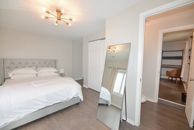 Building Photo - 912 Charlotte St