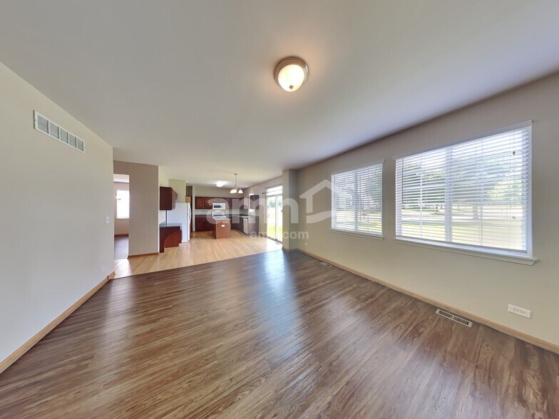 Building Photo - 1007 Angelica Cir