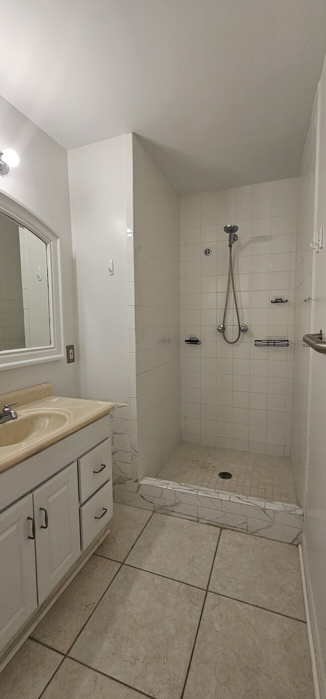 Building Photo - 3520 Gamage Dr