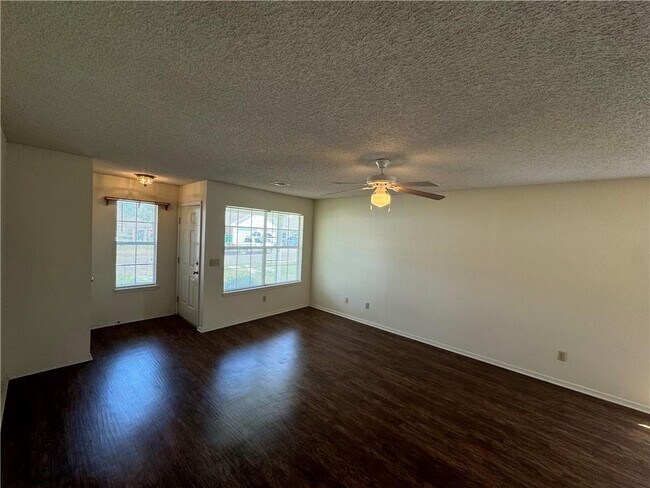 Building Photo - 314 S 11th Pl