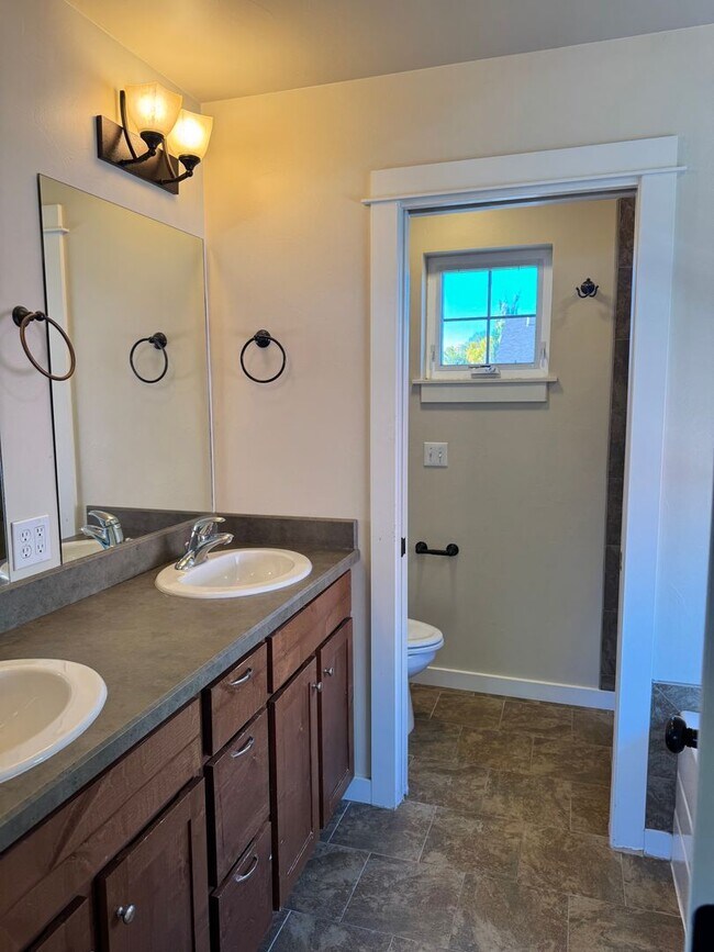 Building Photo - Fantastic home in Central Bozeman ready for move-in