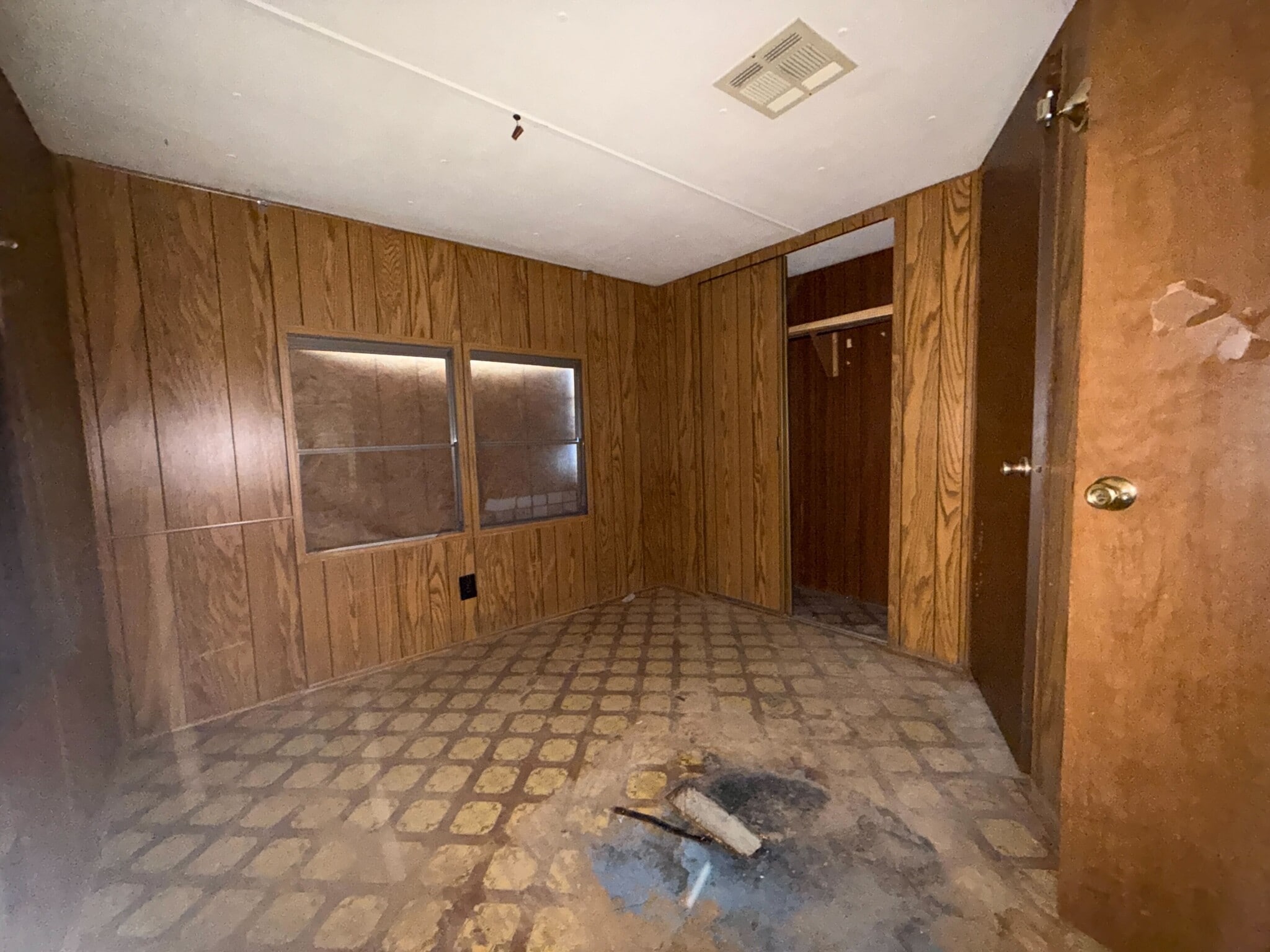 Building Photo - 3601 E Wyoming Ave