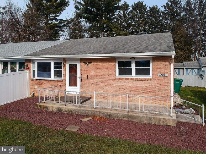 Primary Photo - 6301 Salem Park Cir