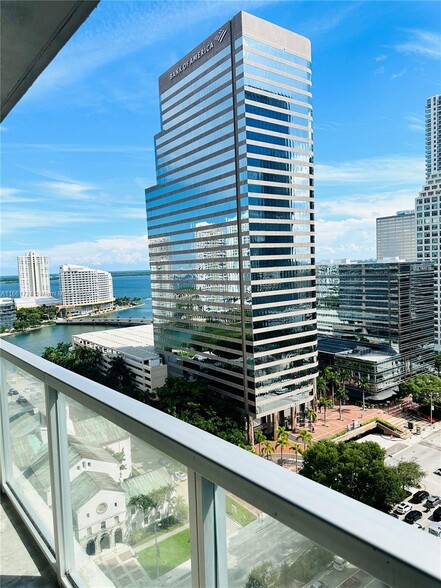 Building Photo - 500 Brickell Ave