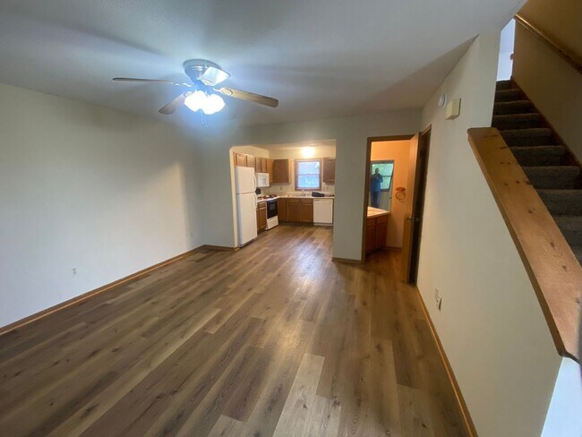 Building Photo - Sunflower 2604-2606