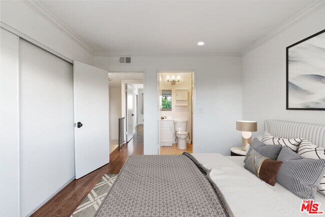 Building Photo - 2500 Abbot Kinney Blvd