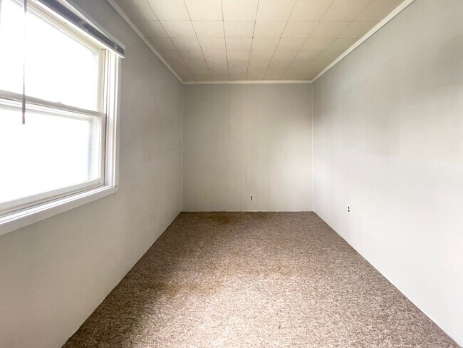 Building Photo - 830 W North St