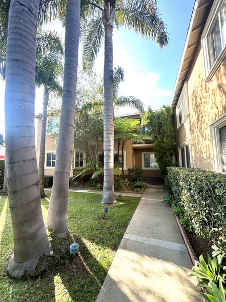 Building Photo - 4021 S Centinela Ave