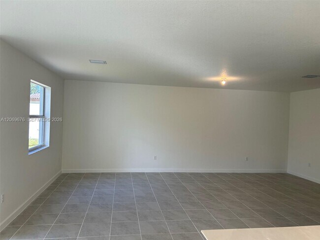 Building Photo - 2342 SE 30th Dr