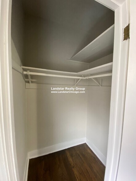 Building Photo - 734 Reba Pl