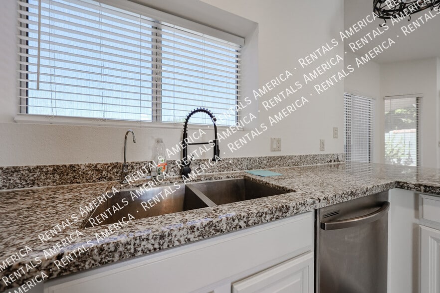 Building Photo - 6101 W Whispering Wind Dr