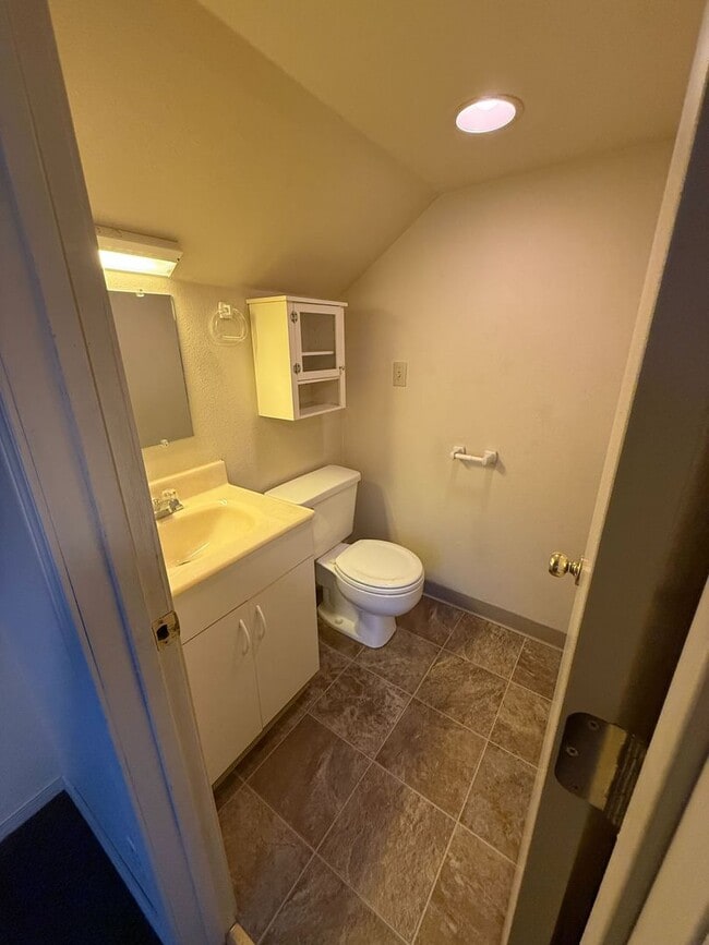 Building Photo - Camas - 2 Bedroom, 1.5 Bath with Large Detached Garage and EV Charging!