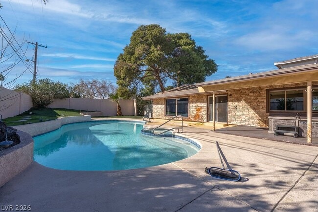 Building Photo - 1489 Santa Anita Dr