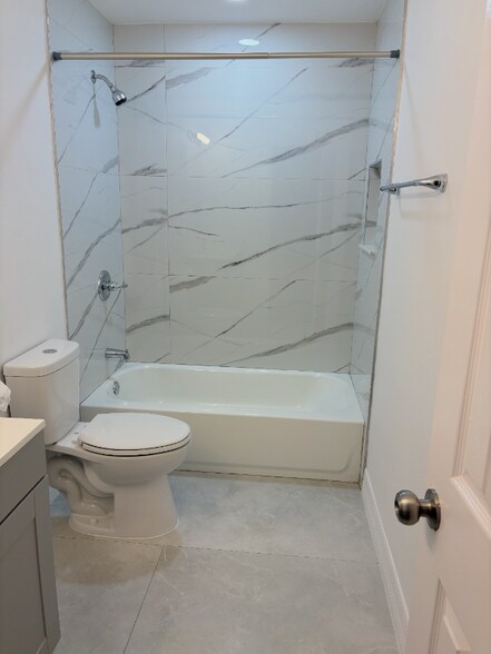 Building Photo - 1334 Lake Bonny Dr W