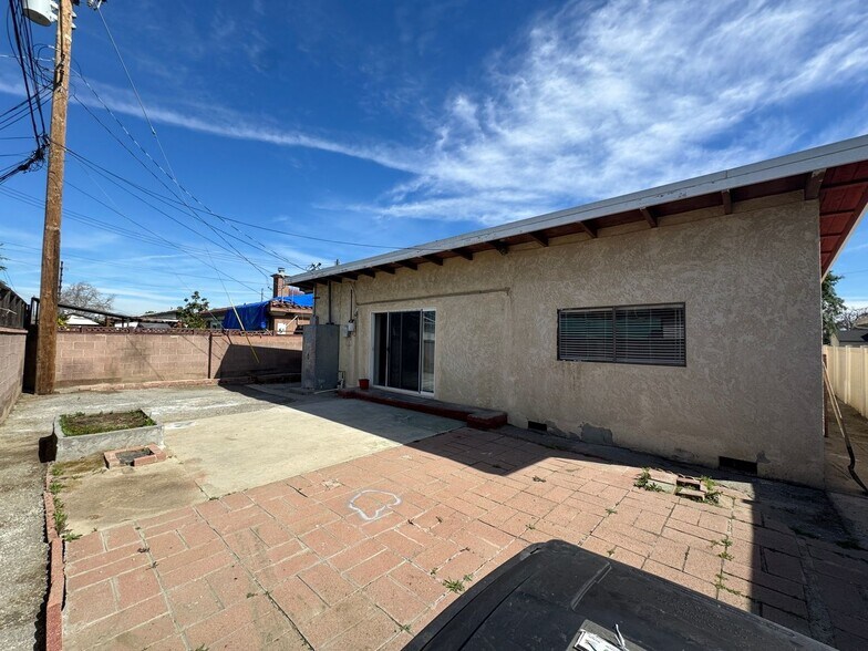 Building Photo - 13607 Charlemagne Ave