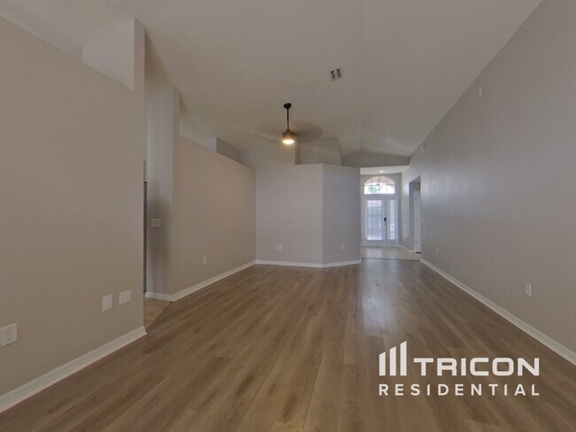 Building Photo - 7956 Floradora Dr