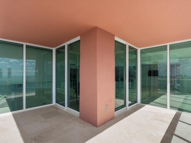 Building Photo - 3370 Hidden Bay Dr