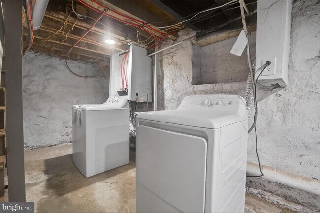 Building Photo - 5437 Webster St