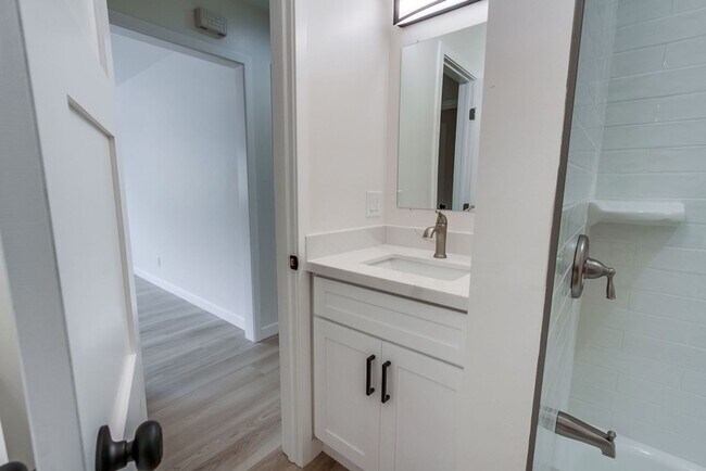 Building Photo - Charming Fully Remodeled 3-Bedroom Home in...