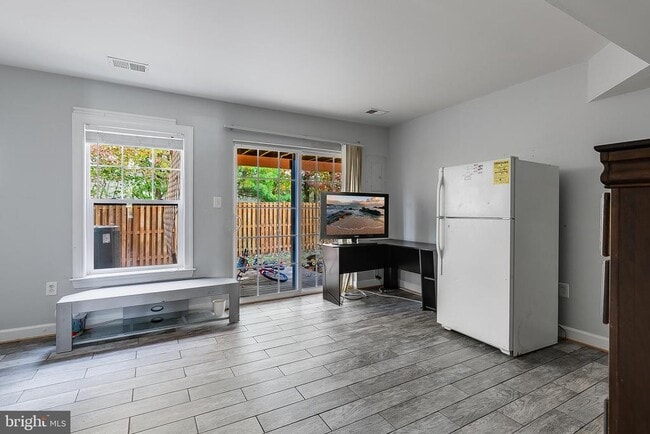 Building Photo - 8265 Glade Bank Dr