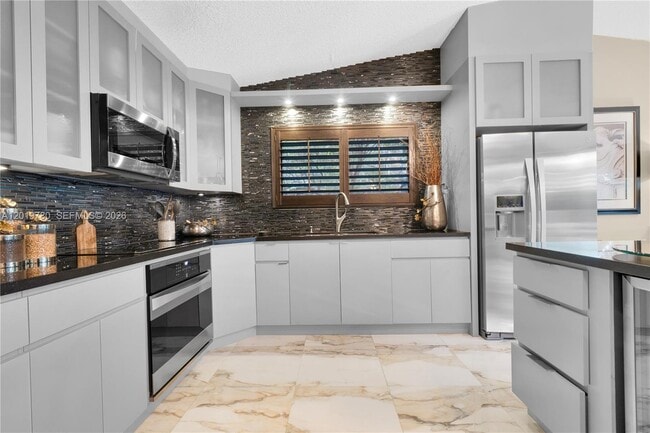 Building Photo - 15830 SW 139th Ave