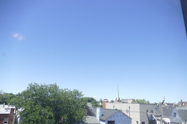 Building Photo - 3024 N Sheffield Ave