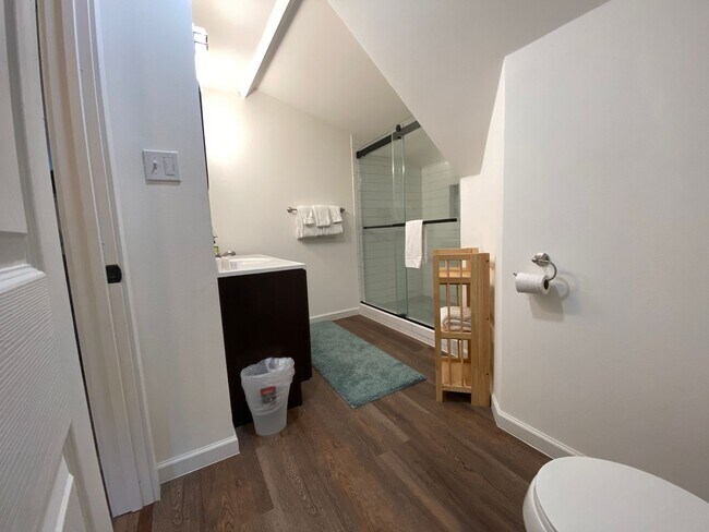 Building Photo - Pet Friendly |Stylish 3 Bedroom | 2 Bath Duplex in The Dalles – Great Location & Modern Comforts