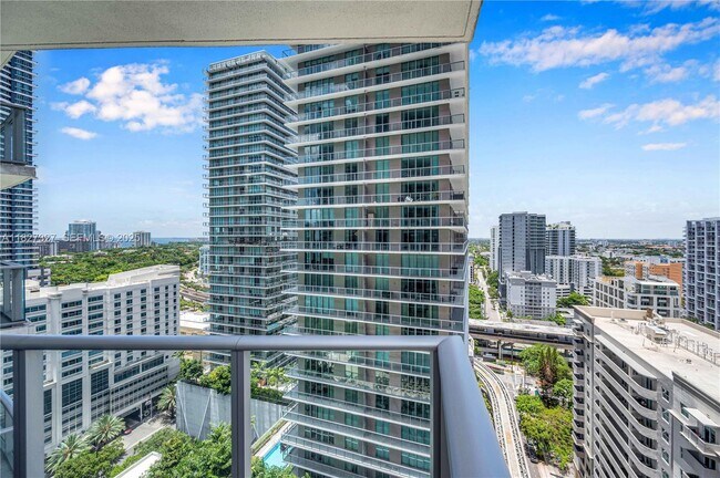 Building Photo - 1100S S Miami Ave