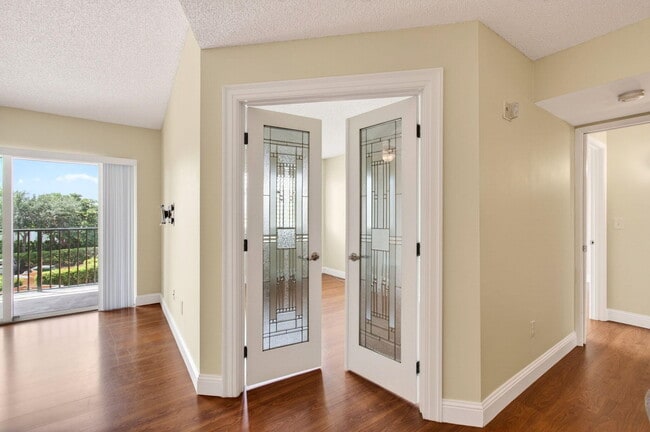 Building Photo - 157 Yacht Club Way