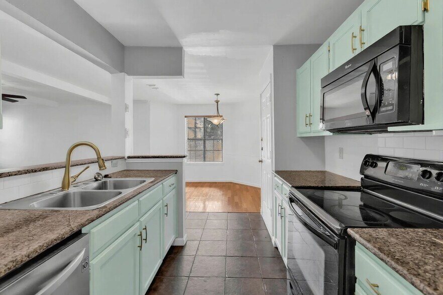 Building Photo - 2913 Pearl St