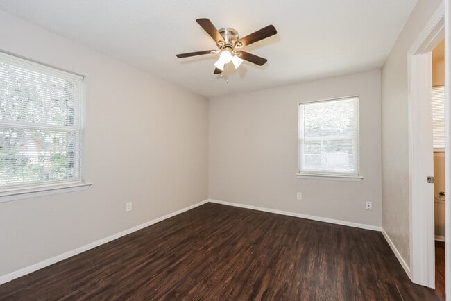 Building Photo - 10424 Muskogee Dr