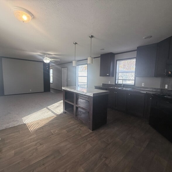 Building Photo - 10610 State Rte 762