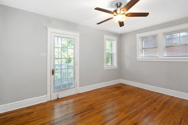 Building Photo - McDreamy 2BR w/ Balcony