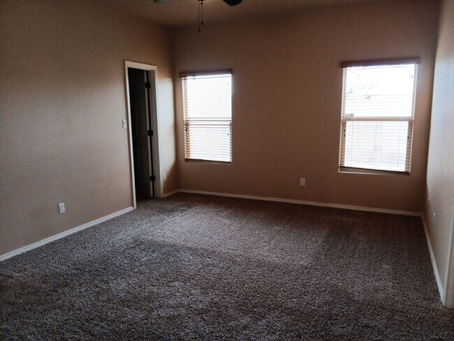 Building Photo - 4 Bedroom, 2 Bathroom! Lovely Home! Schedule a Showing!