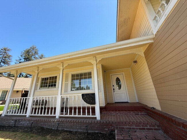Building Photo - Stunning three-story home located in the c...