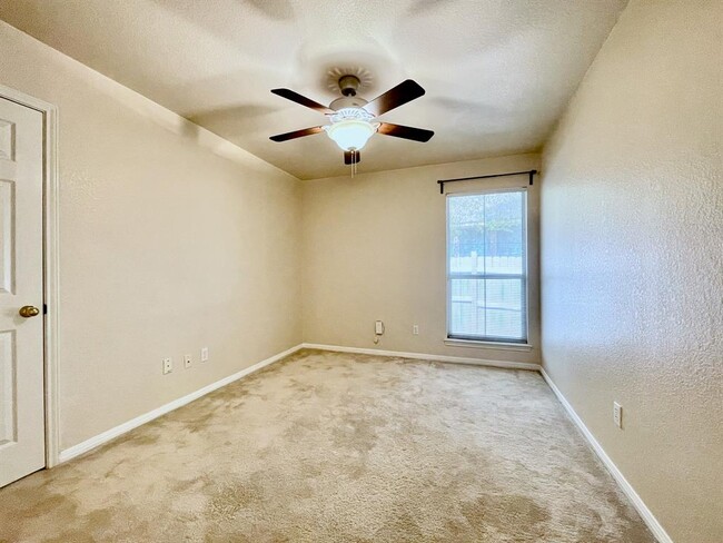 Building Photo - 1725 Dapplegrey Ln