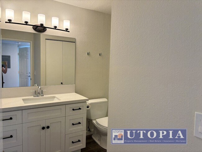 Building Photo - Newly Remodeled 2 Bed 1 Bath Unit Right Near Cabrillo College