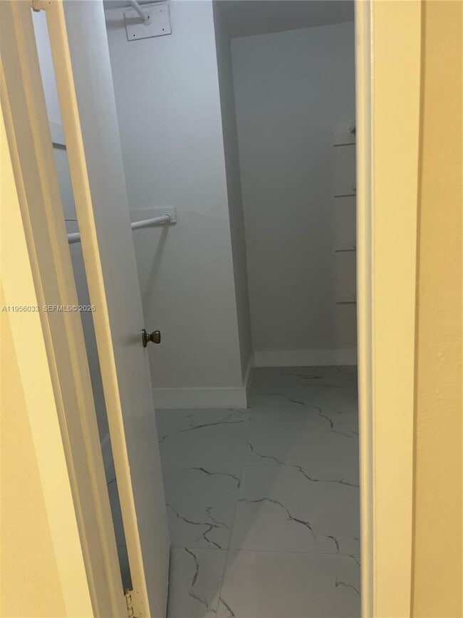 Building Photo - 9402 SW 77th Ave