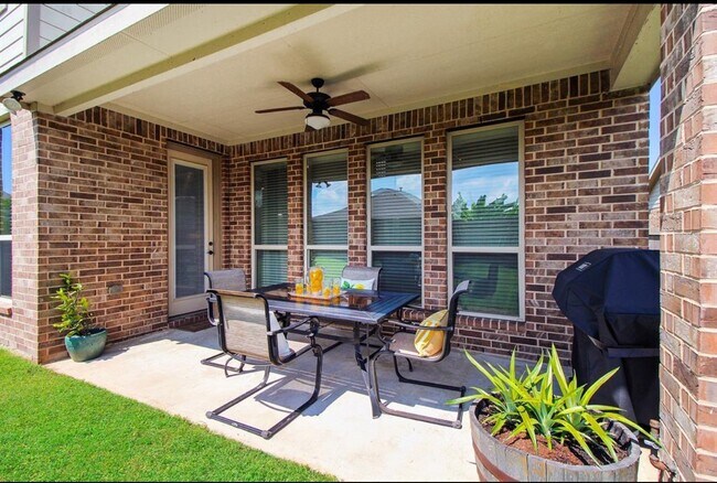 Building Photo - 18002 Heartsong Dr