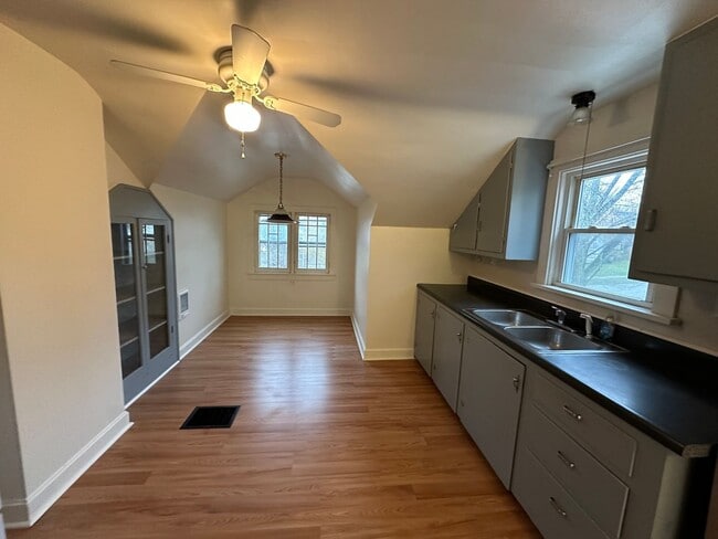 Building Photo - 70 Clifton Dr