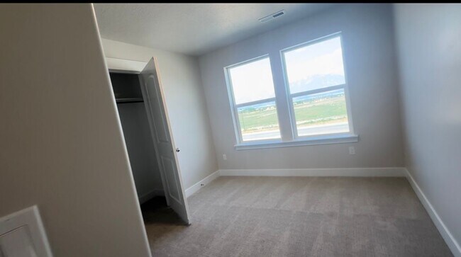 Building Photo - 13646 S Watts Ln