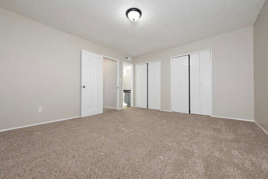 Building Photo - 1206 Northcliff Ave