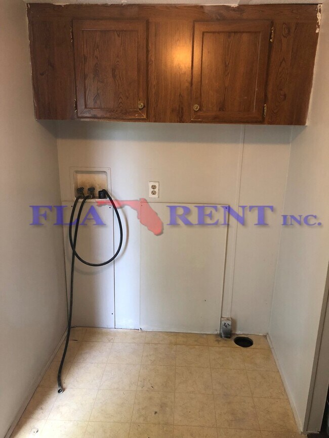 Building Photo - **3/2 Manufactured home (St. Cloud)**