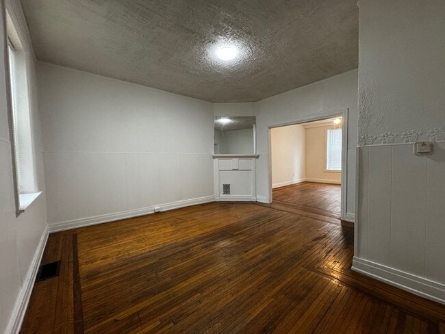 Building Photo - 4 Bedroom Row Home-39 N 10th St, Lebanon, PA