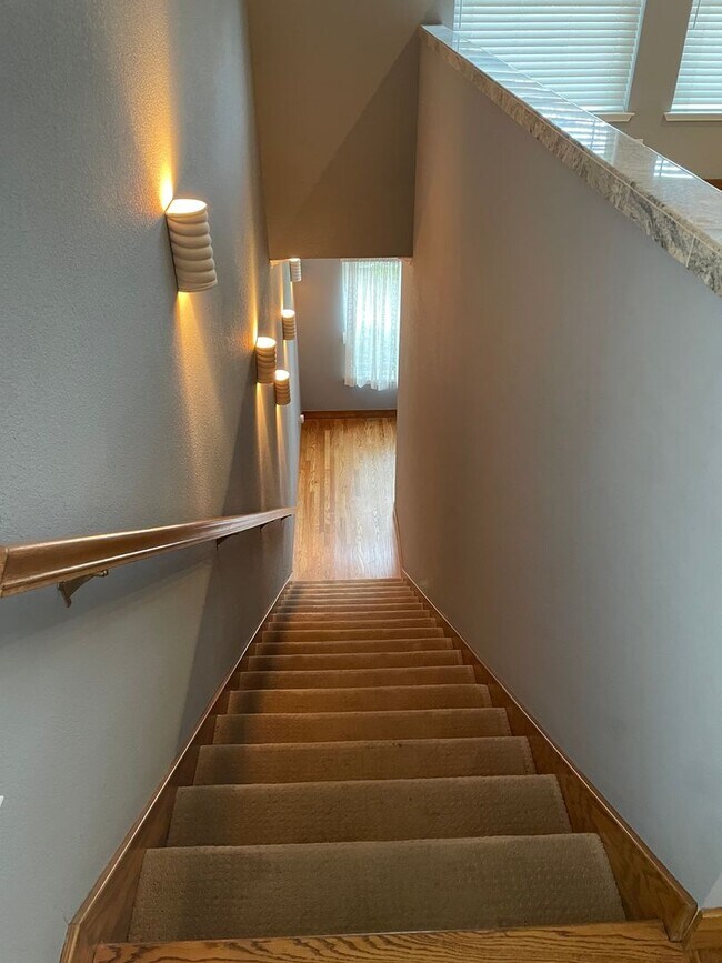 Building Photo - I STREET/22ND CORNER