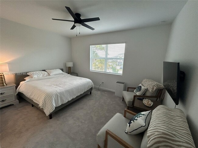 Building Photo - 345 SE Crossoak Ln