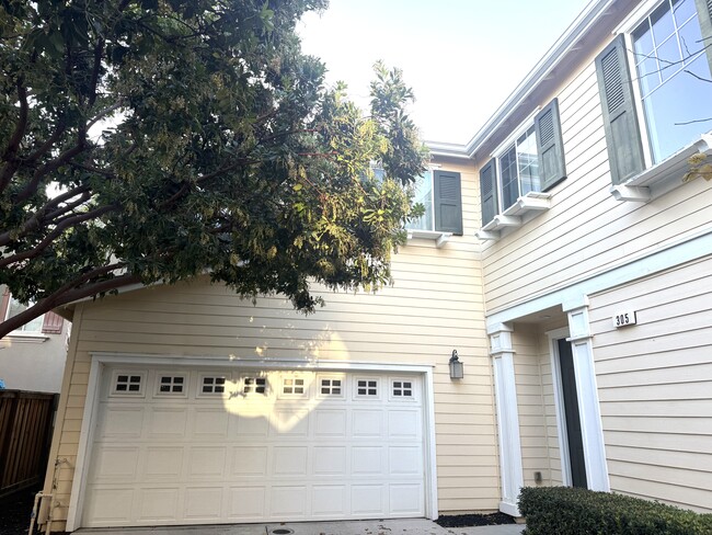 Building Photo - 305 MacArthur Way