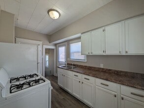 Building Photo - 2 Bedroom Home near Fairgrounds!
